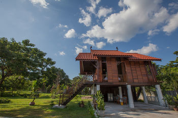 The Happy 8 Retreat X Kampung House Pangsapuri