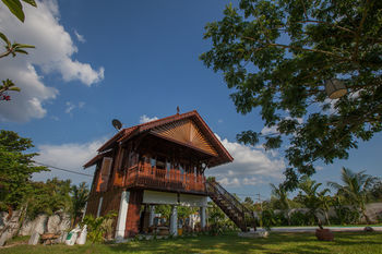 The Happy 8 Retreat X Kampung House Pangsapuri